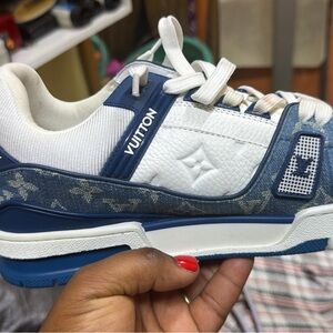 Louis Vuitton LV Trainer Sneaker in white calf leather and blue Monogram denim